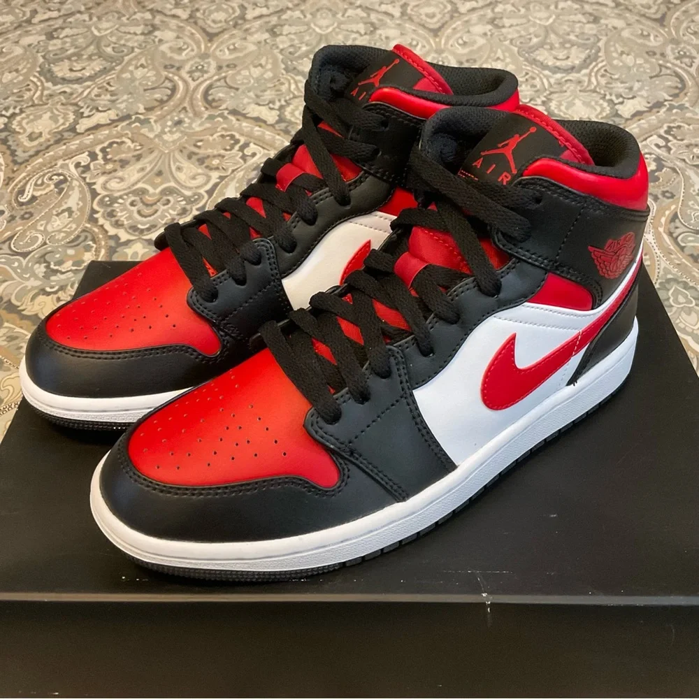 New Air Jordan 1 MID Bred Toe 554724-079 Mens Sz 8.5